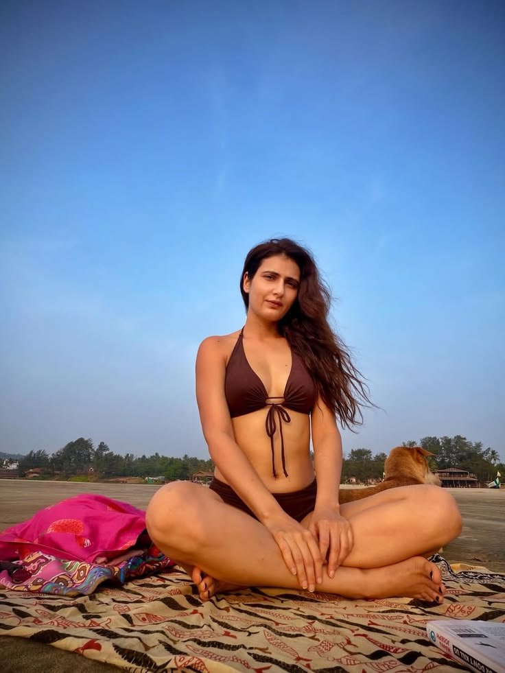 Raj_Hbull's tweet photo. Kashmiri Muslimah Fatima Sana Shaikh has left Islam and reportedly she also have a Hindu boyfriend..
One more Muslim girl successfully trapped in #BhagwaLoveTrap... Amazing 🚩 https://t.co/eo29iZtHZ6