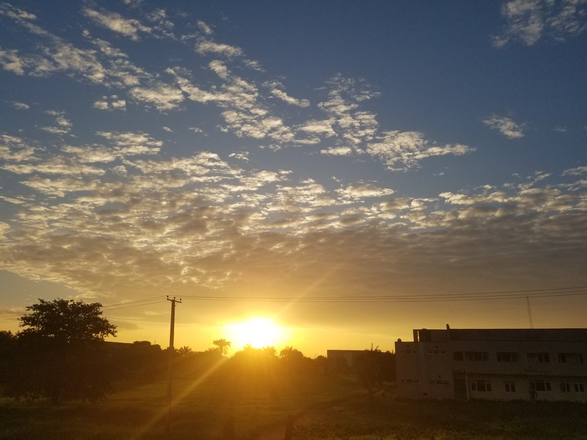 EgumaSarah's tweet photo. Good morning from this side 🌅☀️

New day. New opportunities. New energy.

Whatever yesterday looked like, today is another chance to keep going, believe in yourself, and get closer to your goals.

Let’s get the grind on.💪🏽🔥 https://t.co/SC0S9Da1UT