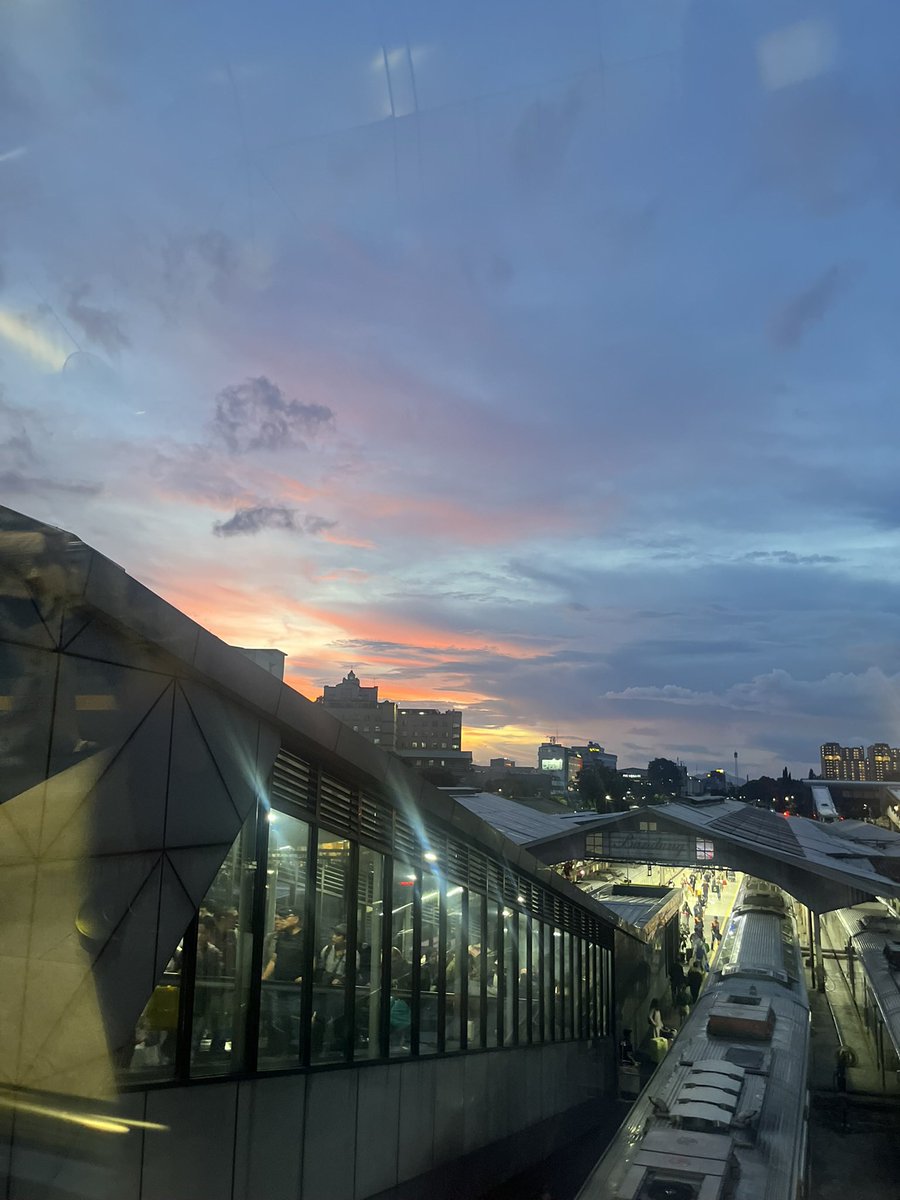 growwithal_'s tweet photo. sebenernya udah terlanjur nyaman sih di bandung raya ini (mungkin karena dari kecil disini kan). especially kampus yang di gane itu kaya masa kecil banget udah sering banget main disitu, sejujurnya makin sini jadi pengen kuliah di bandung raya, tapi selain itb gada yg bikin minat https://t.co/YJcbPnww2H