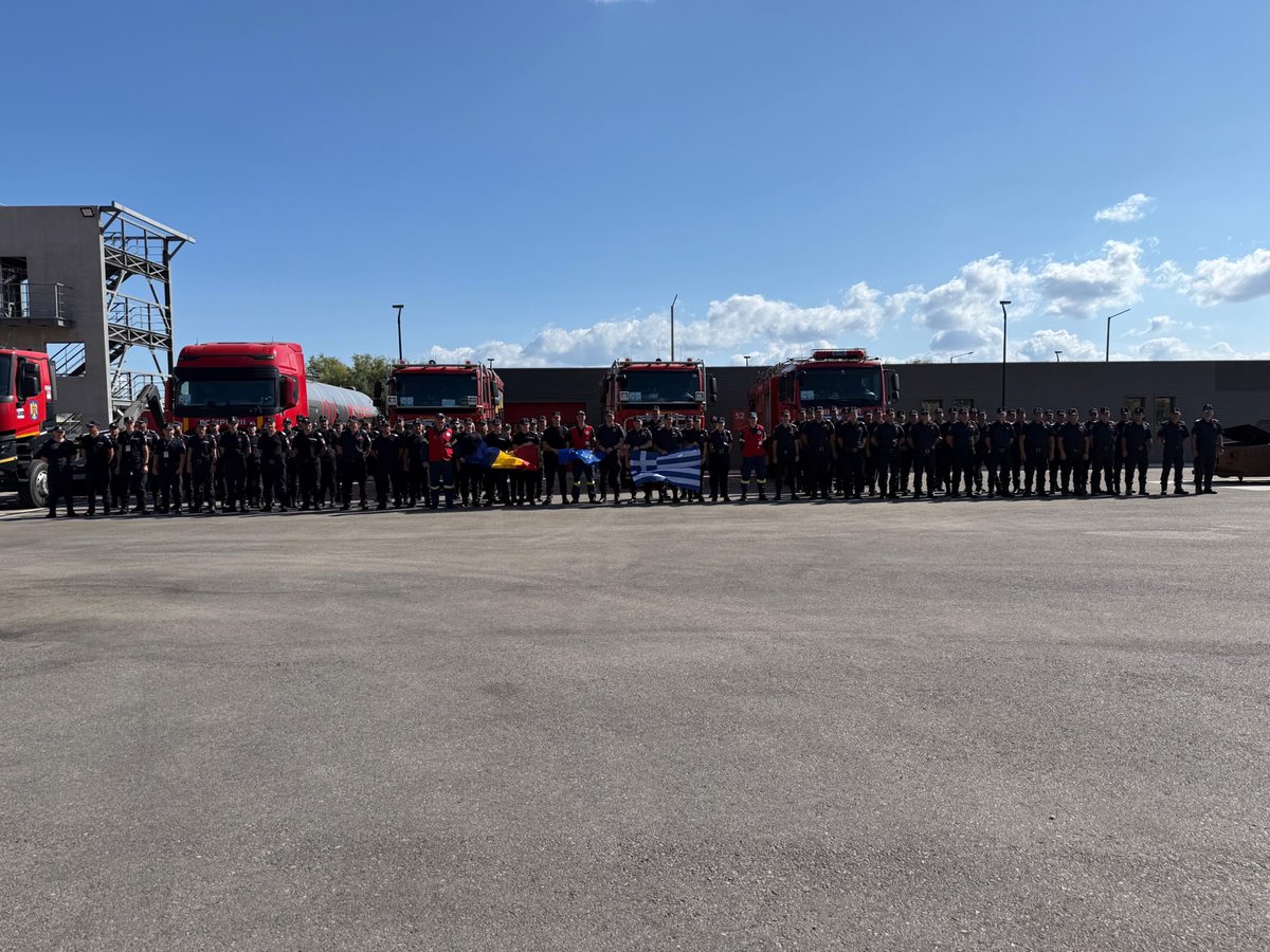 DSURomania's tweet photo. Un nou contingent de pompieri români a preluat misiunea din Grecia 

https://t.co/GMw4ve0ote

#DSU #Greece #UCPM #EU #fireingreece https://t.co/fCZoe18PgF