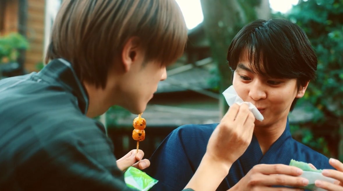 wanomochu's tweet photo. 食べる度にほっぺについちゃう赤ちゃんぴおぴと毎回拭いてあげる過保護な渡�� https://t.co/Q510dZW40l