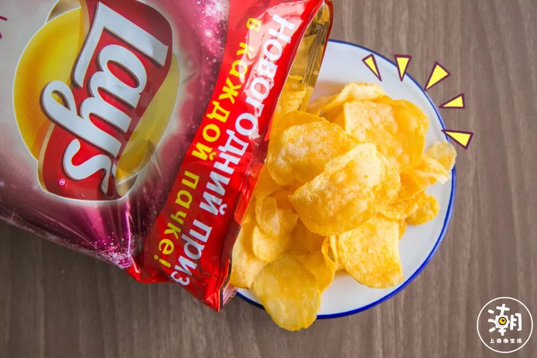 FlaviaTohill's tweet photo. Just cracked open a bag of crispy honey butter potato chips  and they’re way too good to keep to myself—who wants a bite， https://t.co/U8vAiDE5gs