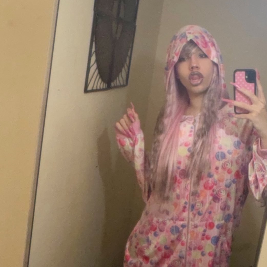 bbykupdates's tweet photo. 🚨 | Lady Sac Slim flirts with #BBYKOCAINE in recent interview.

“i’m crazy about you mamas.” https://t.co/kW4i2uGtE5