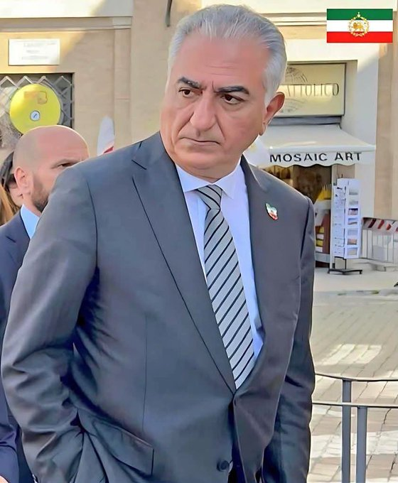 LouFrance75's tweet photo. Confrontation lors d'une interview avec le prince héritier iranien :  

Le journaleux allemand demande à Pahlavi :
- Êtes-vous un agent israélien ?    
Prince Reza Pahlavi : 
- NON, mais mon grand-père a donné refuge aux Juifs quand vous les brûliez dans les fours.

Les journaleux de gauche ont le cerveau complètement bouffé, ils voient des sionistes partout...l'embrigadement dans une secte c'est exactement ça.