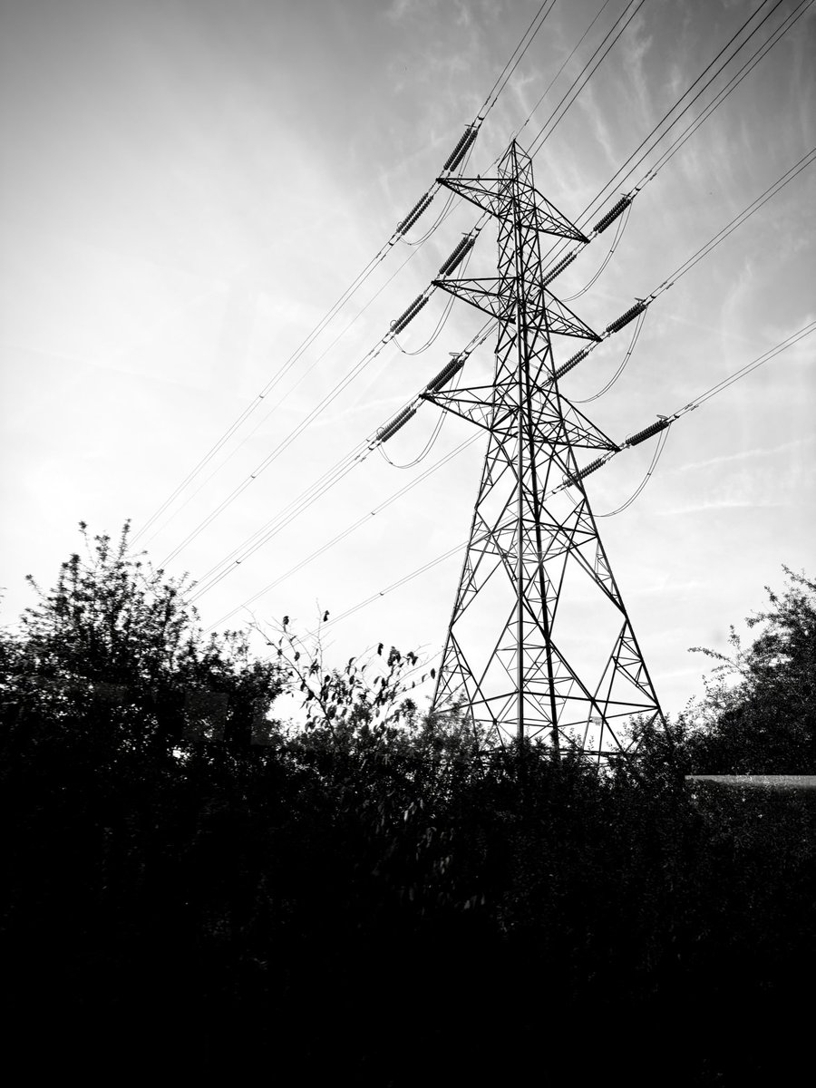 DoctorGOE's tweet photo. #monochromemonday
#coolingtowers and #pylons in the #eastmidlands
#viewfromthebus https://t.co/nkqUxi5vWk