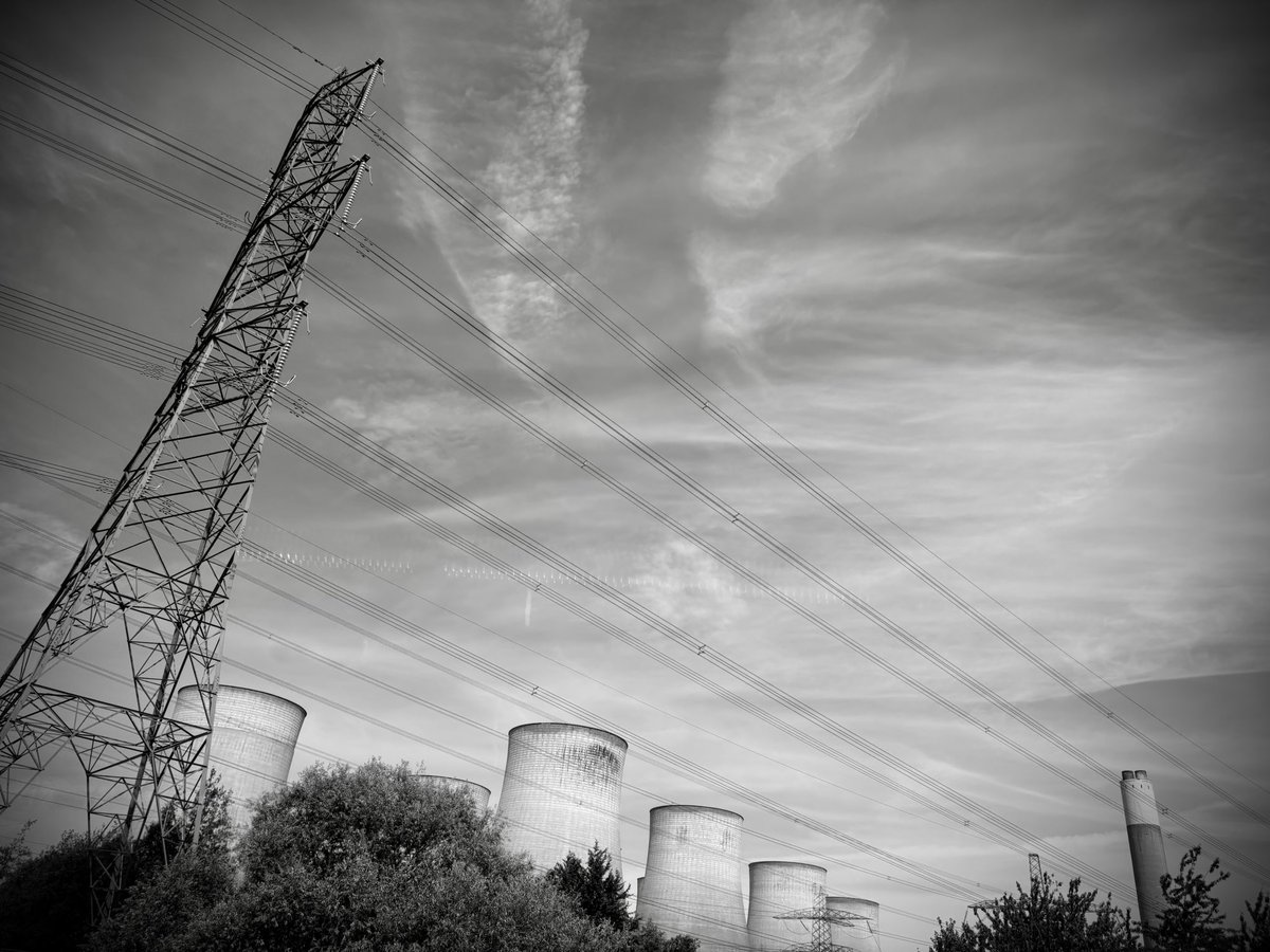 DoctorGOE's tweet photo. #monochromemonday
#coolingtowers and #pylons in the #eastmidlands
#viewfromthebus https://t.co/nkqUxi5vWk