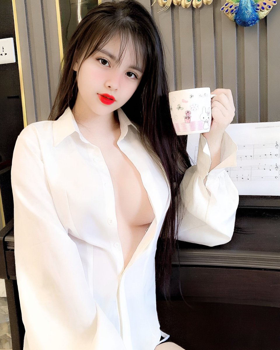 thutrang4569's tweet photo. Áo trắng có làm anh lo lắng không https://t.co/cP6CvwKQyC