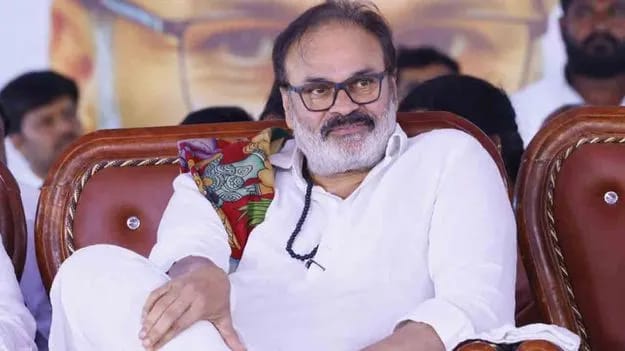 BalajiS93112780's tweet photo. *శ్రీ కొణిదెల నాగబాబు గారికి కేబినెట్ హోదా పదవి*

ఆంధ్రప్రదేశ్ పర్యావరణ, అటవీ శాఖ 'గ్రీన్ కార్యనిర్వాహక కమిటీ' ఛైర్మన్‌గా జనసేన ఎమ్మెల్సీ కొణిదెల నాగబాబు నియమితులయ్యారు.

ఈ బాధ్యతలతో పాటు నాగబాబుకు రాష్ట్ర ప్రభుత్వం కేబినెట్ ర్యాంకు హోదాను ఇచ్చింది. https://t.co/uYl2OieJag