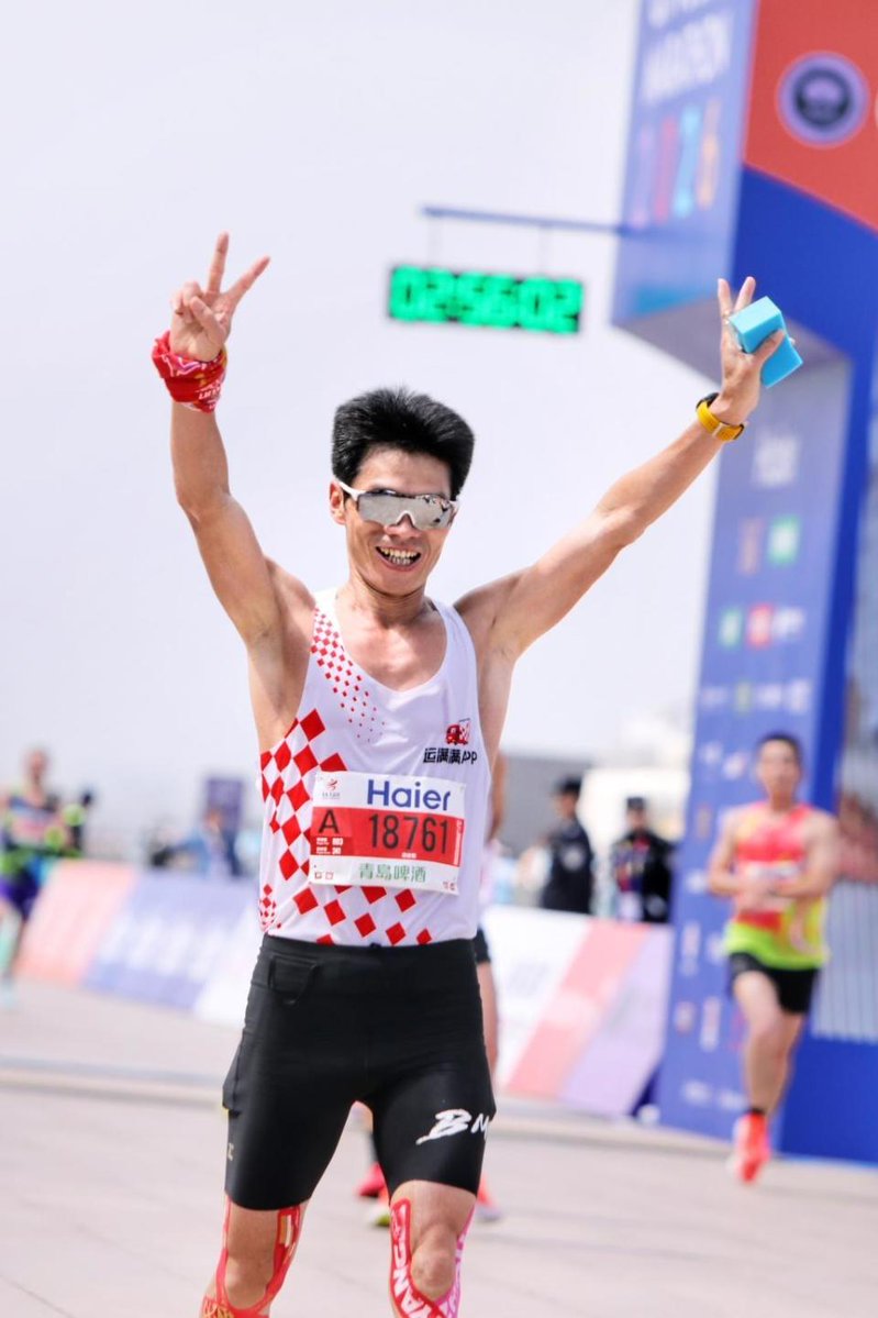 moonsmileheart's tweet photo. Just crushed my first half-marathon—pushing past that last mile wall made every training run worth it. Remember: your limit is just a point you can redefine. ， https://t.co/Ou3ZCwdtjl