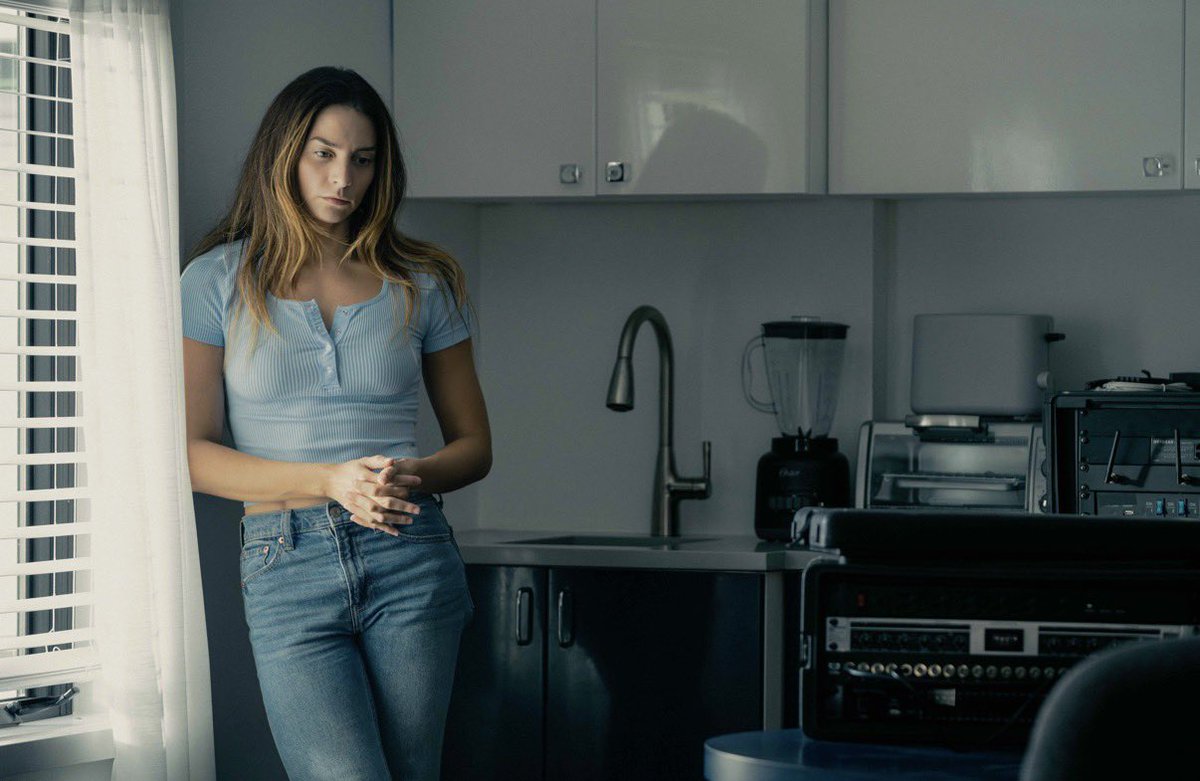 7_of_irons's tweet photo. Josephina Carrillo season 2 is really something. Her body in jeans 🥵🥵🥵 https://t.co/Bm7vOAUErW