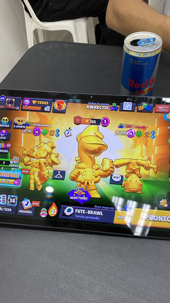 jullyiei's tweet photo. hoje eu joguei meu primeiro campeonato de brawl stars presencial e ganhamos em 1º lugar sem perder, eu tô mt feliz, e ainda pude honrar meu nome jogando a ultima partida com a minha main 💗
é isso né enquanto uns perdem EU ganho 🤗 https://t.co/99WRdxNbd9