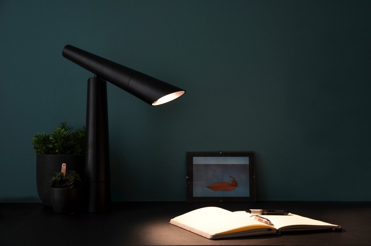 tT7V1C5Luj1ONO8's tweet photo. Transforming my desk into a quiet productivity zone—small plants, a minimal lamp, and less clutter make work feel way smoother. https://t.co/qhATfGZ9zE