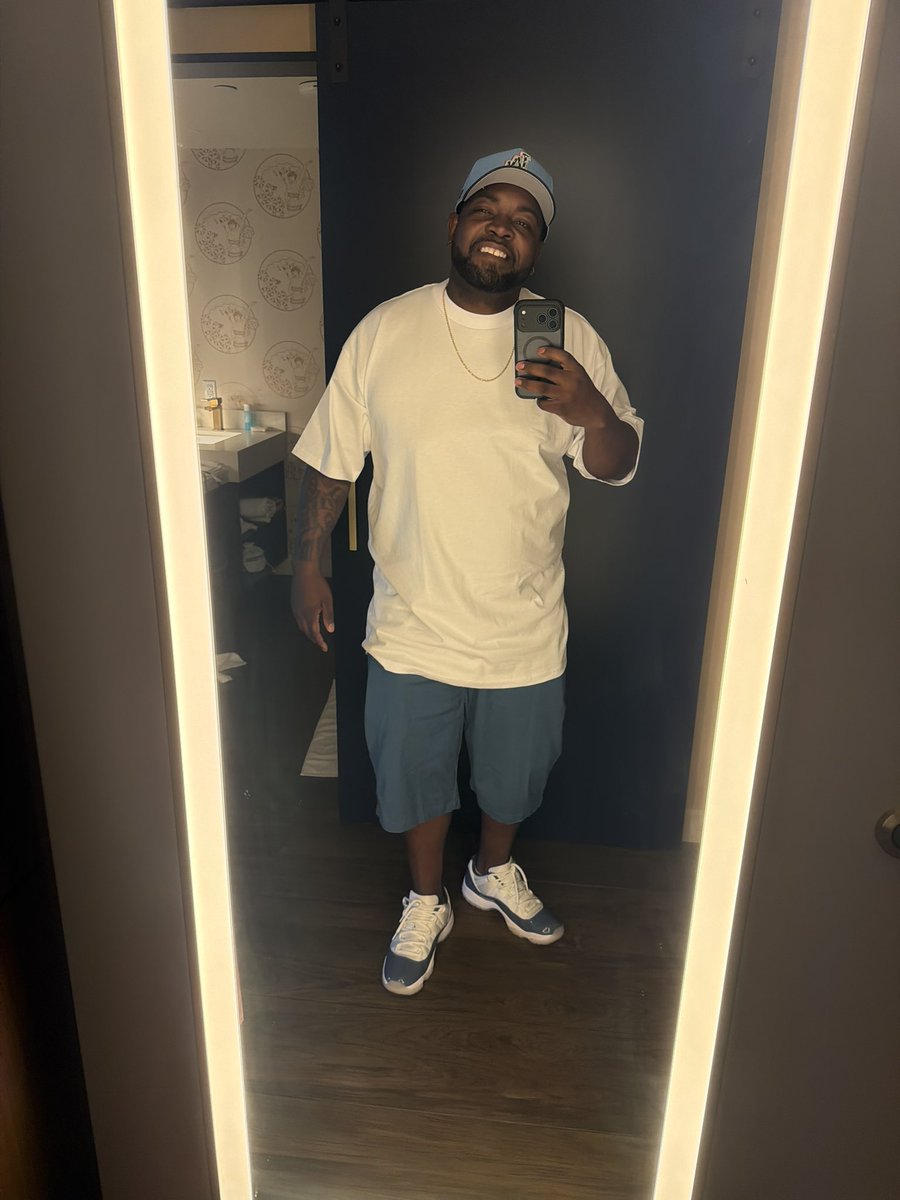 702portraits's tweet photo. Las Vegas made it to the big 40 July 1st #lasvegas #fypシ゚viral #happybirthday #Photobyme #loveyourself #explore https://t.co/fi3Z66znB7