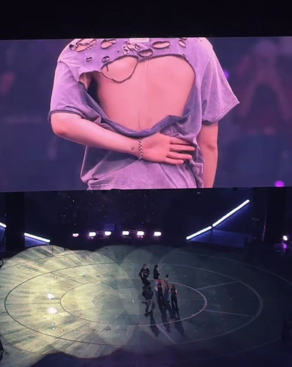miniminibwl's tweet photo. A NAMJOON SE LE ROMPIÓ LA CAMISETA EN PLENO ESCENARIO https://t.co/AJgNDqXP0Y