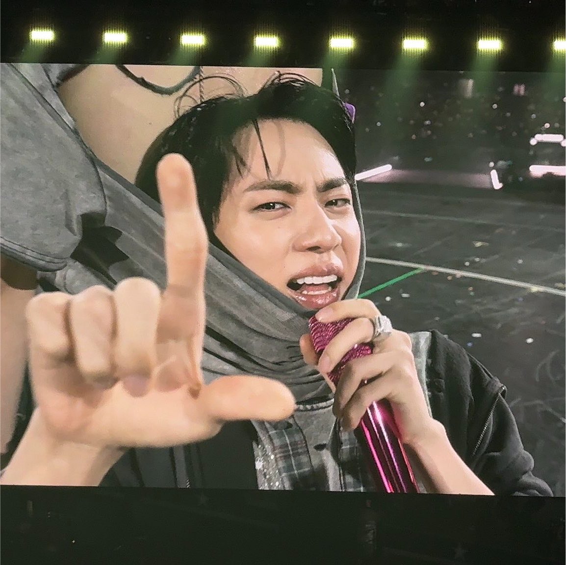 koonimies's tweet photo. what is bts even about https://t.co/dALpKVKWiH