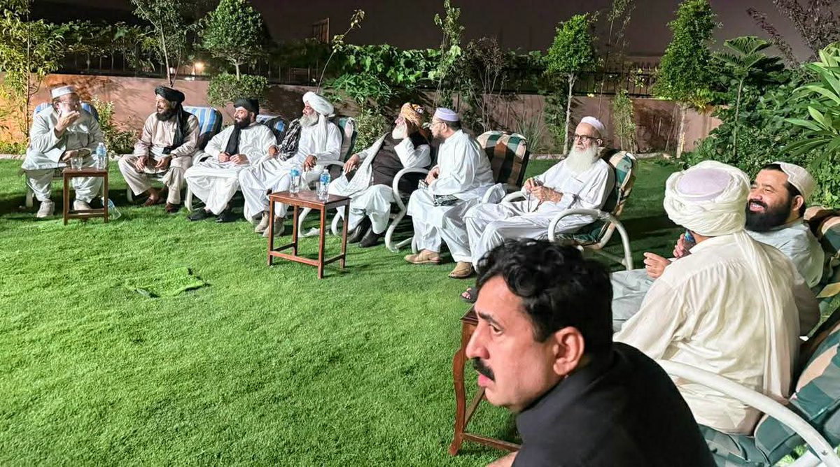 Anmool_Update's tweet photo. اسلام آباد : قائد جمیعت کے ساتھ تفصیلی نشست ، مینگل ہاؤس اسلام آباد میں عید گل مینگل صاحب کی طرف سے عشائیہ https://t.co/w4klX1peHw