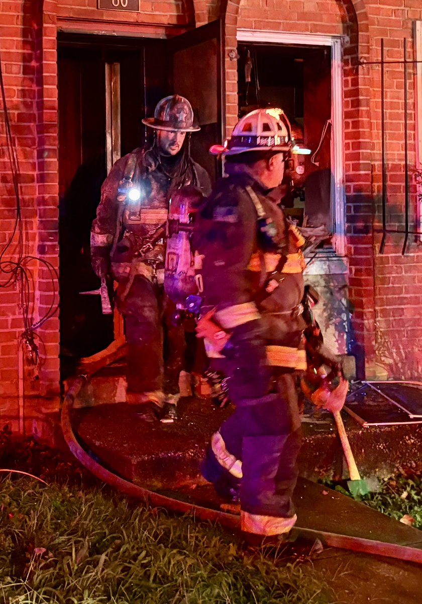 dcfireems's tweet photo. Update: Box Alarm - Unit Block of N Street SW

Fire extended to adjacent row home. 

All fire is extinguished. 

No injuries. 

Fire Investigation Unit on scene working to determine origin and cause. https://t.co/ZA0YGUJ1IP