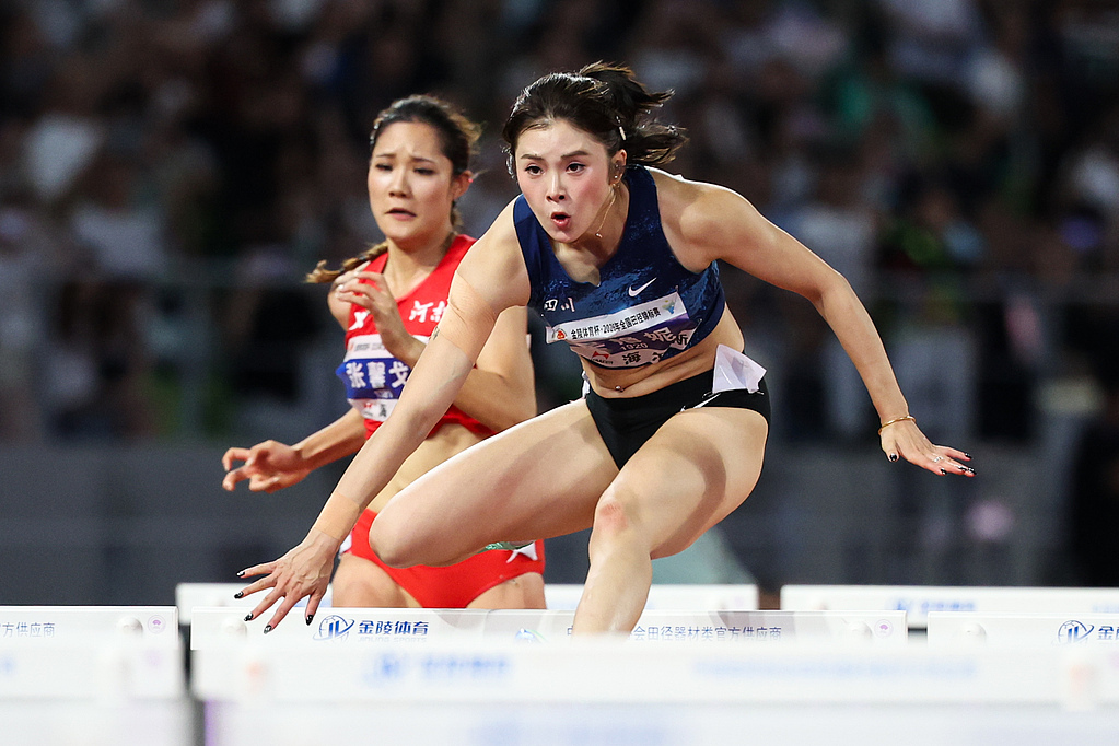 ChinaDaily's tweet photo. On August 16, Wu Yanni won the women's 100-meter #hurdles title at the 2026 National Athletics Championships held in Quzhou, Zhejiang province. This marked her third consecutive title at the event and her sixth overall. #sports #WuYanni #ShePower https://t.co/vOYU38JHRP