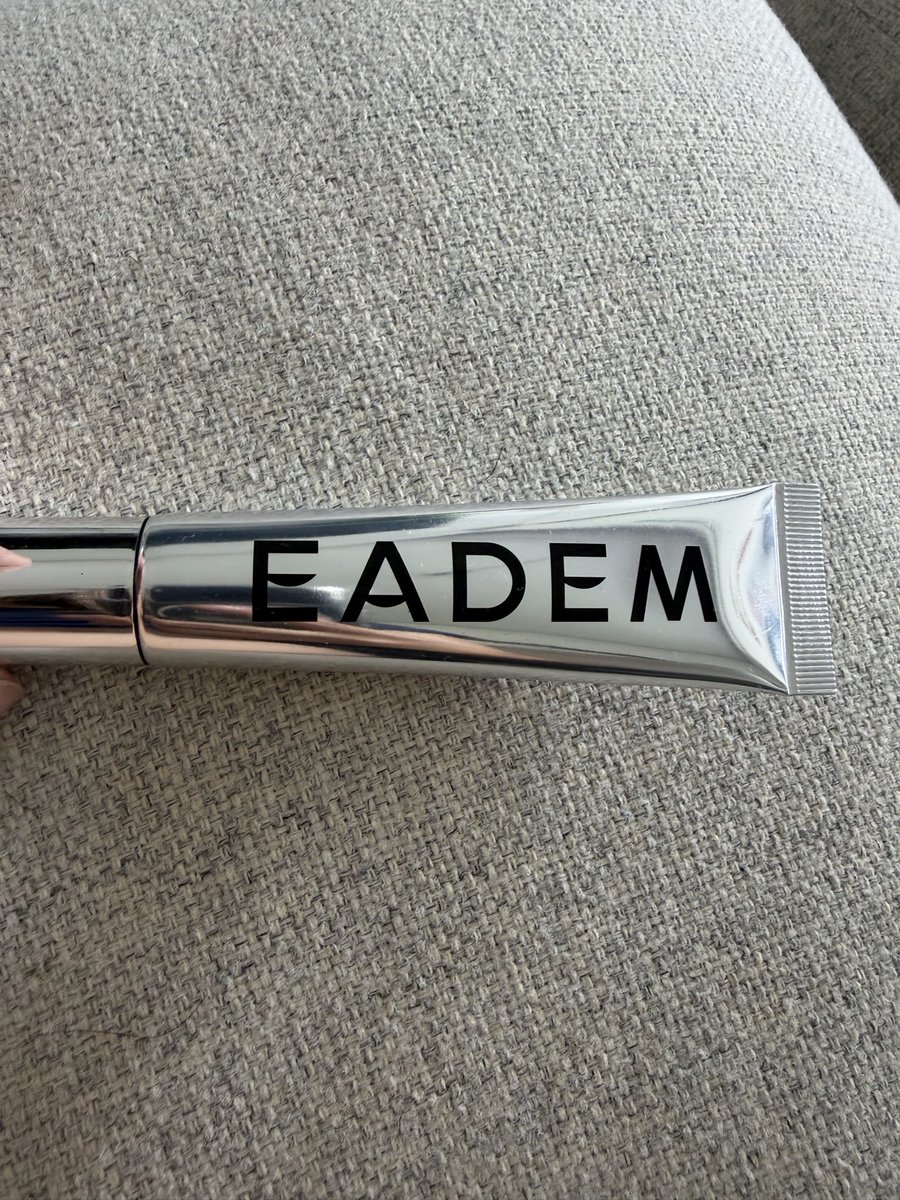 chitnoey's tweet photo. Bought this overpriced lip balm, thinking it would be just like other lip balms 
I was wrong, it’s super hydrating even after showering, you can still feel it https://t.co/FIYvnHB8Nc