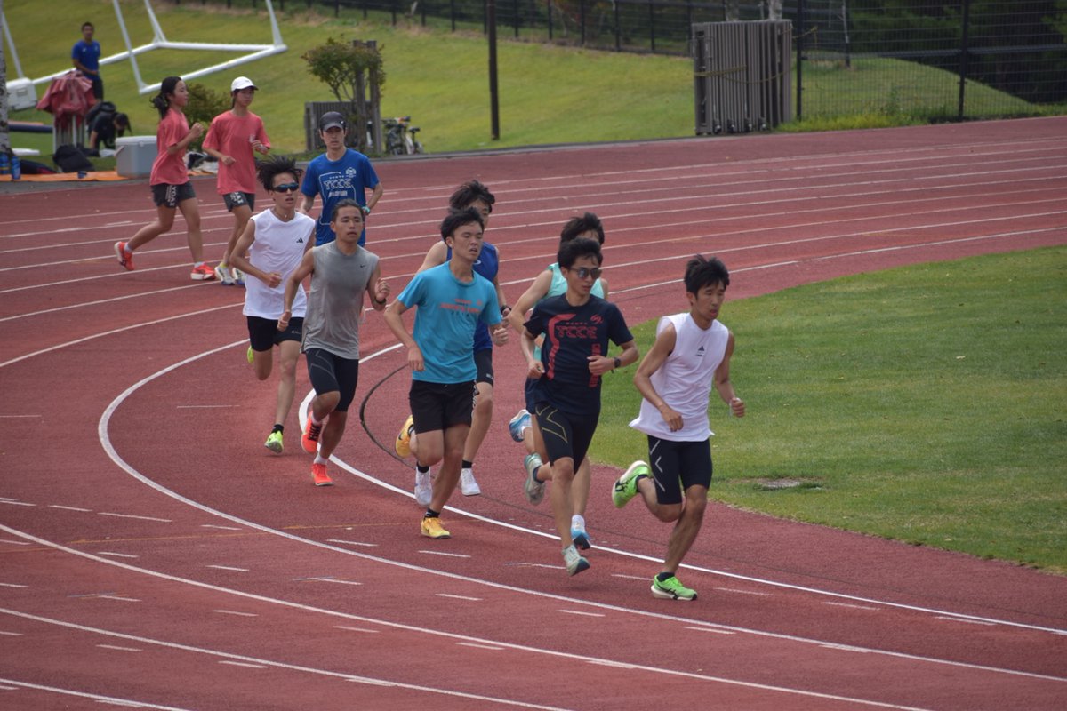 uectf's tweet photo. 夏合宿🔟日目‼️
いよいよ最終日🔥サニアパークにてポイント練習を行いました！メニューは長距離は1000*x、中距離1000+600+300です。疲労が溜まった中でのスピード練だったので、かなりハードな練習となりましたが、キツさを感じてからの頑張りがとても素晴らしかったです⭐️💧お疲れ様でした！🙂‍↕️ https://t.co/eZya8uPDOq