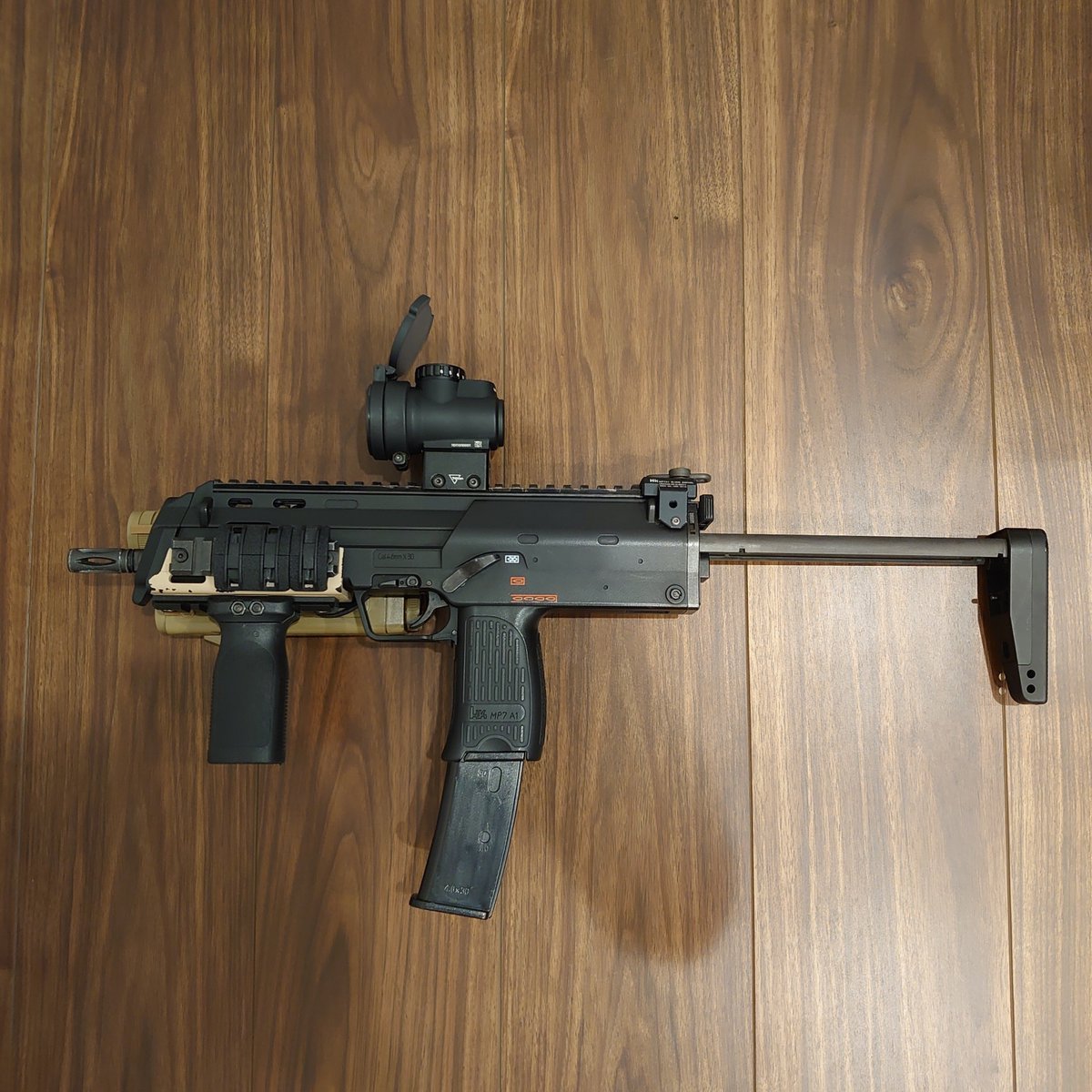 Itsuki_kaju's tweet photo. うーん、MP7売るかぁ。欲しい方おられます？ https://t.co/48Qivt7hHO