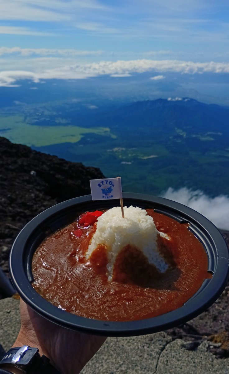 misut75's tweet photo. 8/16、3人で富士山登頂🗻
自分は9回目の富士山
9回登ったらいつかは10回目目指したいな。 https://t.co/rddWTUekUy