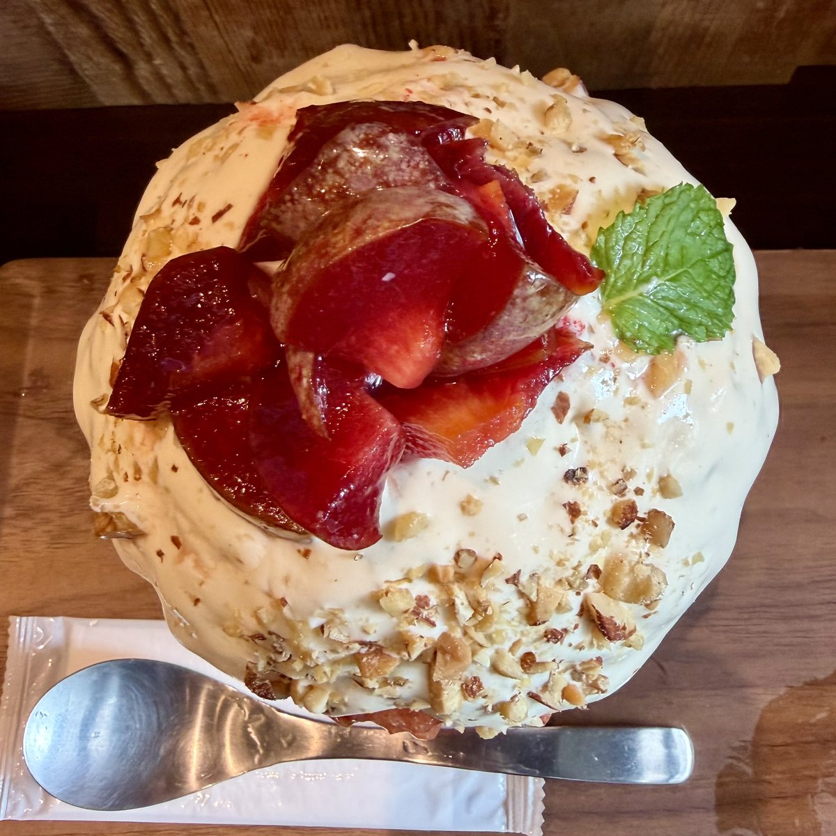 tomohiro3210's tweet photo. 「氷屋ぴぃす」
「プラムカッサータ」
かけねなく美味しい
プラムの酸味と
カッサータの濃密な脂肪分のコク
近年のかき氷の中で最強クラス
#氷屋ぴぃす　#かき氷
#プラムカッサータ https://t.co/z4MW5JdVwr