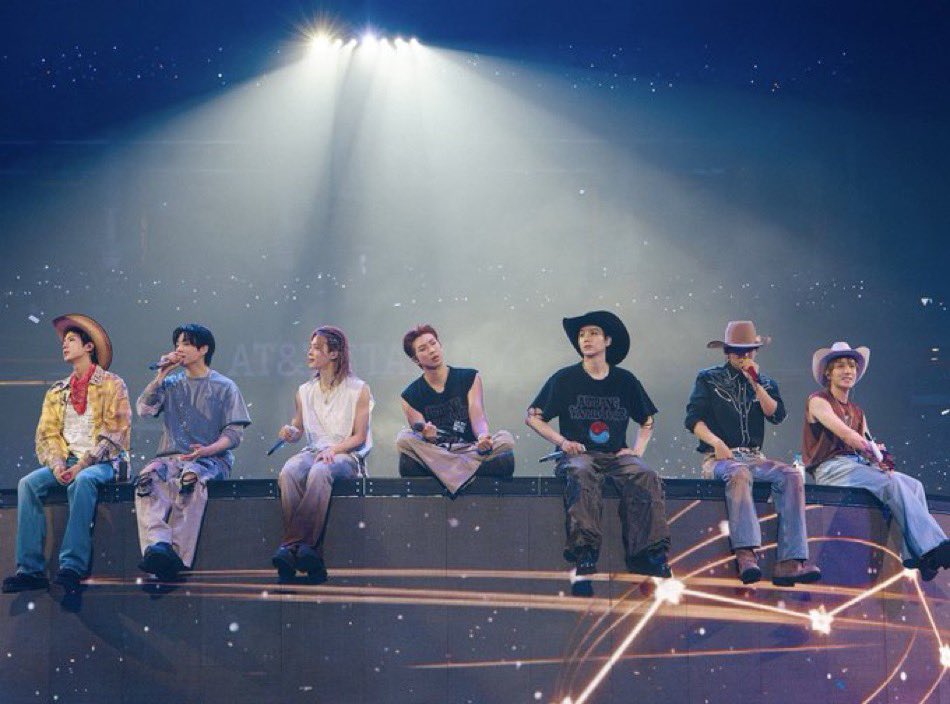 sugamihoney's tweet photo. ⭐️ BTS WORLD TOUR ARIRANG / SURPRISE SONGS

🇰🇷 GOYANG
dia 1 - Mikrokosmos & I Need U
dia 2 - Take Two & DNA
Dia 3 - Spring Day & RUN

🇯🇵 JAPAN
dia 1 - Save Me & Crystal Snow
dia 2 - Dope & For You

 🇺🇸 TAMPA
dia 1 - Permission To Dance & Magic Shop
dia 2 - Boy With Luv & Pied Piper
dia 3 - Life Goes On & Silver Spoon

🇺🇸 EL PASO
dia 1 - ON & Outro Wings
dia 2 - Dionysus & Best Of Me

🇲🇽 MÉXICO 
dia 1 - Boy In Luv & So What
dia 2 - We are bulletproof pt2 & Just One Day 
dia 3 - Airplane pt2 & Spring Day

🇺🇸 STANFORD
día 1 - N.O & Anpanman
dia 2 - Dope & Blood,Sweat and Tears
dia 3 - I Need U & No More Dream

🇺🇸 LAS VEGAS
dia 1 - Permission To Dance & Go Go
dia 2 - Black Swan & Spine Breaker
dia 3 - Anpanman & Attack On Bangtan
dia 4 - Boyz With Fun & Danger

🇰🇷 BUSAN
dia 1 - Paldogangsan & Ma City
dia 2 - Ddaeng, Dimple & Magic Shop

🇪🇸 MADRID
día 1 - Airplane Pt2 & Outro:Wings
dia 2 - Mikrokosmos & Best Of Me 

🇧🇪 BRUSSELAS 
día 1 - Tomorrow & Boy With Luv
día 2 - ON & For Youth

🇬🇧 LONDON
día 1 - Life Goes On & Dionysus
día 2 - Save Me & Young Forever

🇩🇪 MUNICH 
día 1 - Silver Spoon & Pied Piper
día 2 - Blood,Sweat and Tears & Louder Than Bombs

🇫🇷 PARIS
día 1 - Boy With Luv & Jump
día 2 - We are Bulletproof:The Eternal & So What

🇺🇸 EAST RUTHERFORD NEW JERSEY
día 1 - Disease & RUN
día 2 - Autumn Leaves & Go Go

🇺🇸 BOSTON
día 1 - Paradise & No More Dream
día 2 - Make It Right & N.O 

🇺🇸 BALTIMORE
día 1 - Telepathy & Boy In Luv
día 2 - Just One Day & Best Of Me

🇺🇸 ARLINGTON TEXAS
día 1 - Permission To Dance & Go Go
día 2 - Butterfly & DNA 🆕