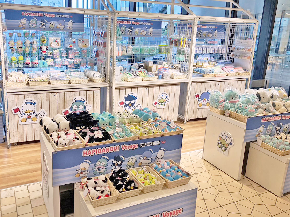 marimocraft_eve's tweet photo. ＼本日オープン／
⚓️はぴだんぶい Voyage POP-UP STORE⚓️
🛟東京ソラマチ® 2F 9番地 特設会場
🛟2026年8月17日(月)～8月30日(日)
🛟11:00～21:00
🔗https://t.co/LRUd0ehJhE
⭐一部日程では事前入場予約制となります。詳しくはリンクをご覧ください。

可愛いお店の様子をお届け📸🎵
イベント限定商品もございます✨

みなさまのご来店お待ちしています💕

#サンリオ #サンリオキャラクターズ #はぴだんぶい #東京ソラマチ