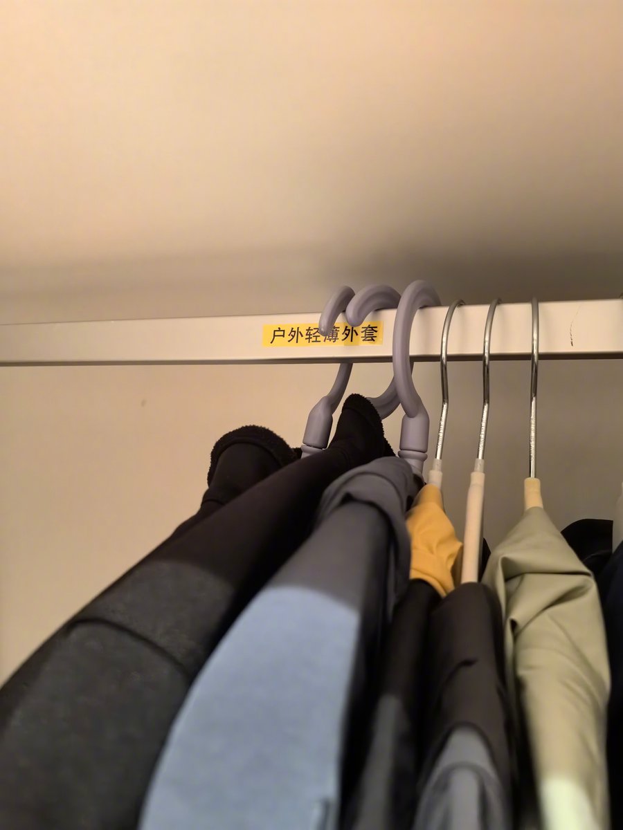 MartinezRetail's tweet photo. Cleared out old books and clothes today! Selling or donating them makes space and helps others. Small tidy, big joy. https://t.co/UGN9kebrqe