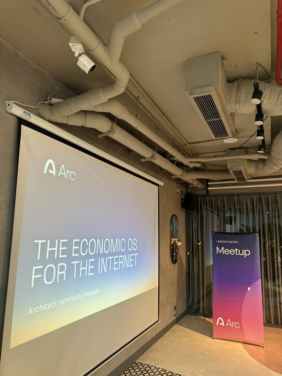 0xLongDC's tweet photo. Buổi meeting diển ra tốt đẹp cùng @arc 🇻🇳

Cảm ơn em @Lecter_XFinance và chị @LilyHoang210 đã tạo ra một không gian để các builder có cơ hội gặp gỡ, giao lưu, chia sẻ góc nhìn và kết nối với nhau nhiều hơn.

Hy vọng sẽ có nhiều buổi gặp gỡ như thế này không chỉ giúp mọi người gần nhau hơn, mà còn góp phần xây dựng một cộng đồng Web3 Việt Nam gắn kết và phát triển bền vững hơn trong tương lai.

Mong rằng sẽ còn có nhiều dịp được gặp lại mọi người hơn trong tương lai. Keep building!