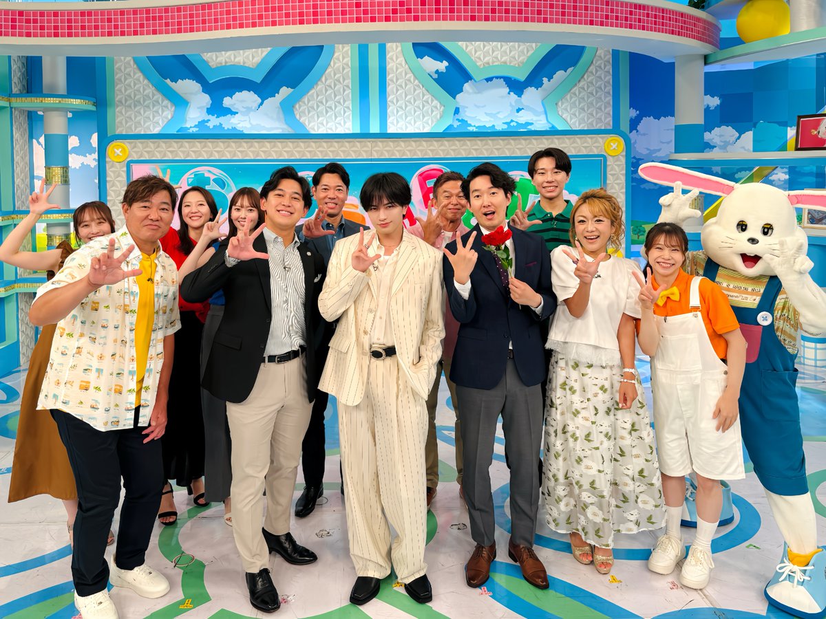 ohaasaofficial's tweet photo. きょうのおは朝は #中島健人 さんに
生出演いただきました！

朝から大量のキラめきを浴び
一同𝒔𝒐 𝒔𝒆𝒙𝒚です…❤️🌹

💿 8月19日(水)リリース
3rdシングル〖 鬼事 / Fiction Love 〗

⋱ 💎ご出演𝒔𝒆𝒙𝒚 𝒕𝒉𝒂𝒏𝒌 𝒚𝒐𝒖です💎 ⋰
　　　　　@KENTO_Team_N 

#おは朝 https://t.co/6mawimchOa