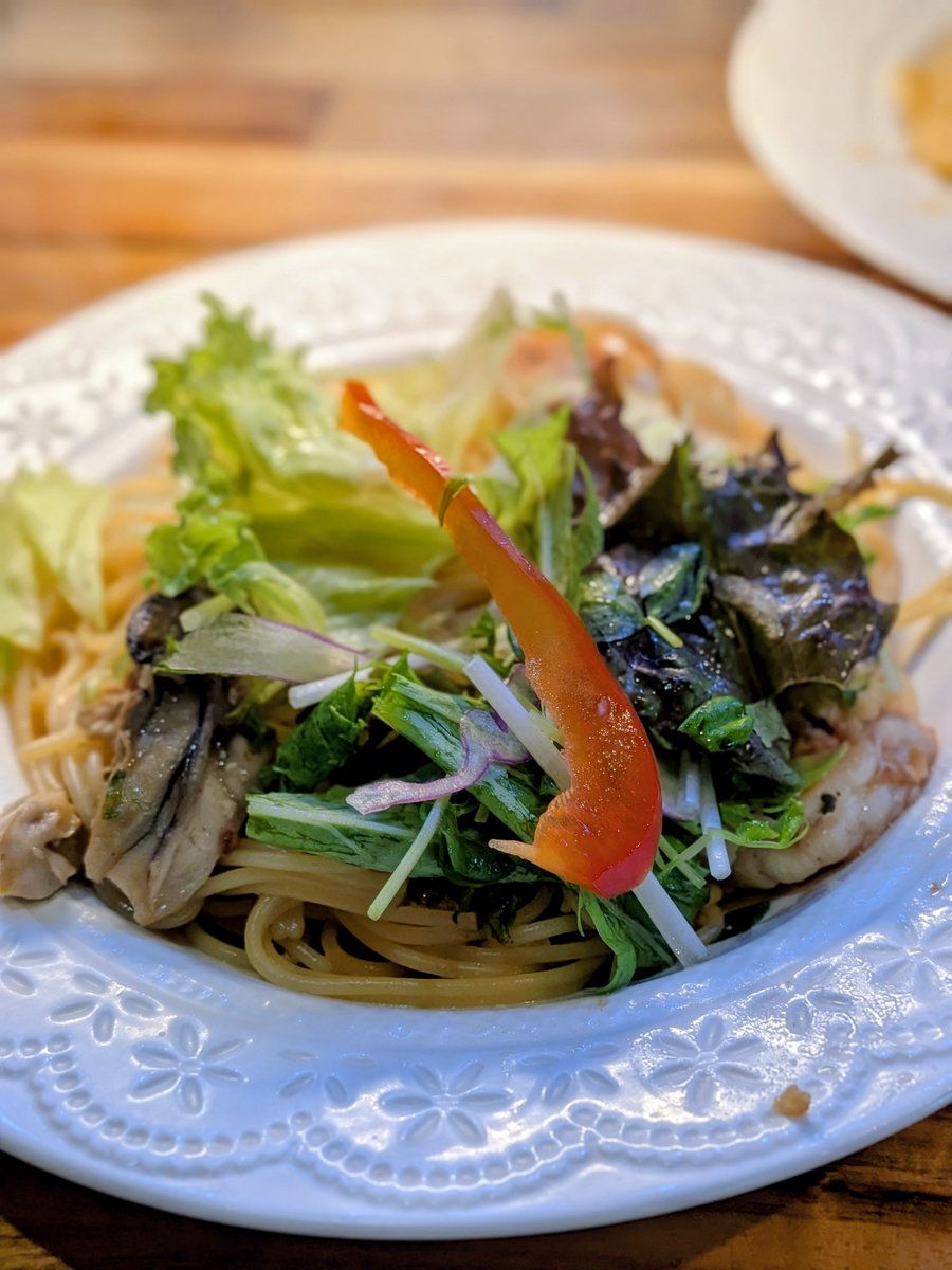 padellatura's tweet photo. こんにちは😀

日替パスタは「海老と牡蠣のペペロンチーノ」
月曜限定ランチは「ペイザンヌサラダ」です🤗

定休　月曜夜、火曜日

8月　20（木）、28(金)
は臨時休業です

よろしくお願いします😌 https://t.co/2GvGUqJ70P