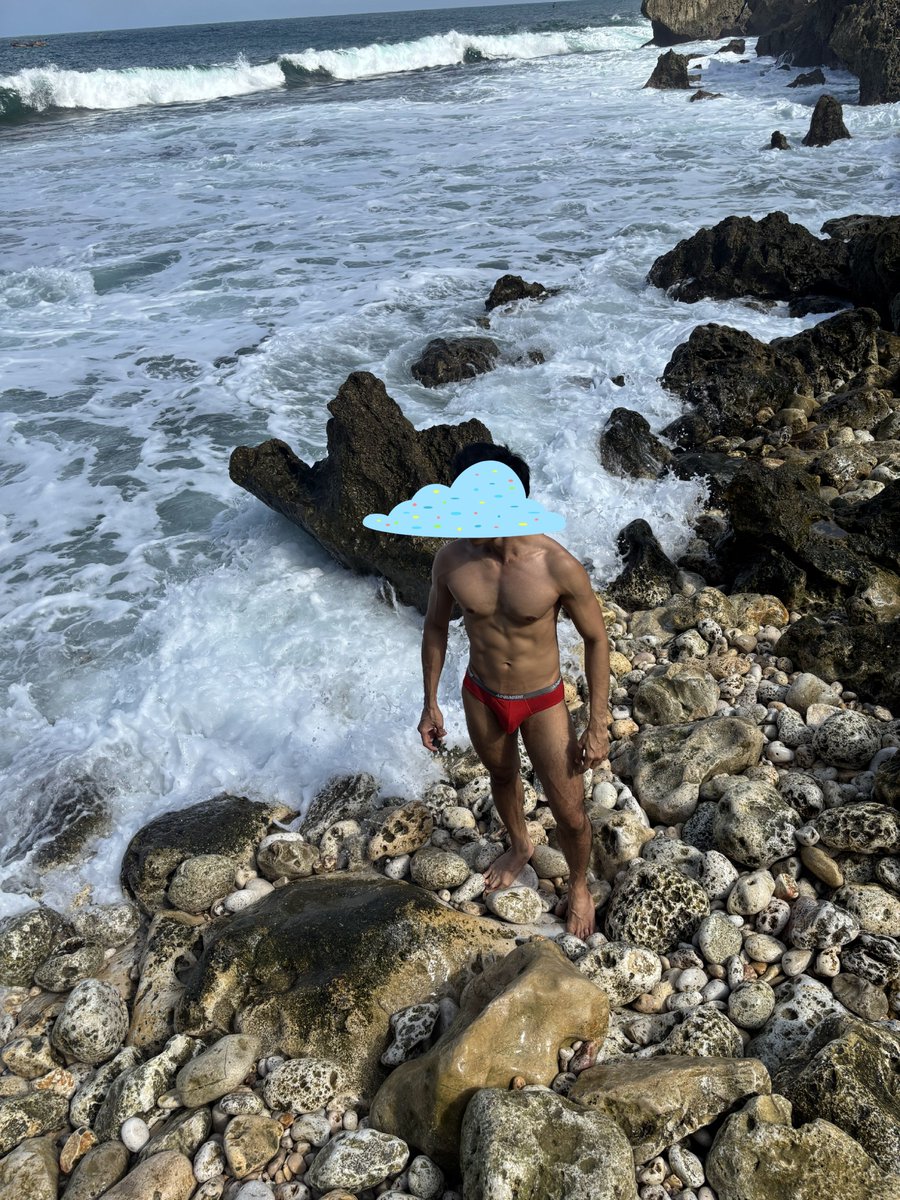baradiputra21's tweet photo. Style pantai mana yg paling oke? Merah, ijo, atau putih? https://t.co/fZMcPgZjl8
