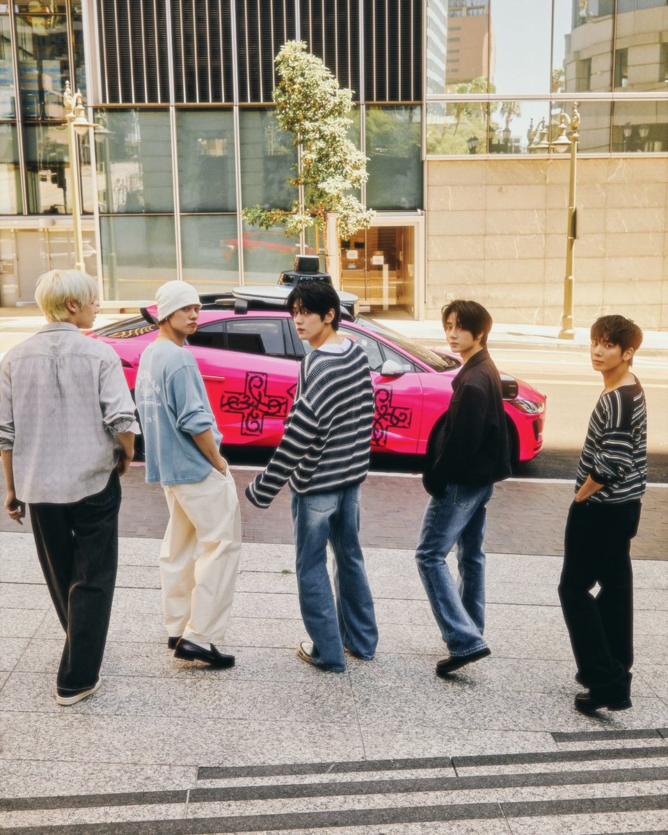 Waymo's tweet photo. Dear MOA, your Waymo has arrived. @TXT_bighit car wraps are now driving in LA. https://t.co/gXpBIpxbT6