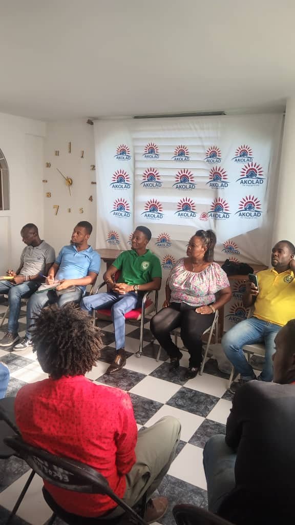 ME_Candor's tweet photo. 𝐃𝐘𝐀𝐋𝐎̀𝐆 𝐒𝐎𝐔 𝐃𝐄𝐕𝐋𝐎̀𝐏𝐌𝐀𝐍𝐌𝐀𝐍 

Yè, mwen te fè echanj ak kèk lidè ak aktè angaje sou defi ak opòtinite pou Kafou.

Koute. Rasanble. Aji.

Kafou nou vle a se yon Kafou nou dwe reflechi epi konstwi ansanm.

Devlòpman Kafou an posib!

 #DevlòpmanKafouAnPosib https://t.co/k84lU2grfr