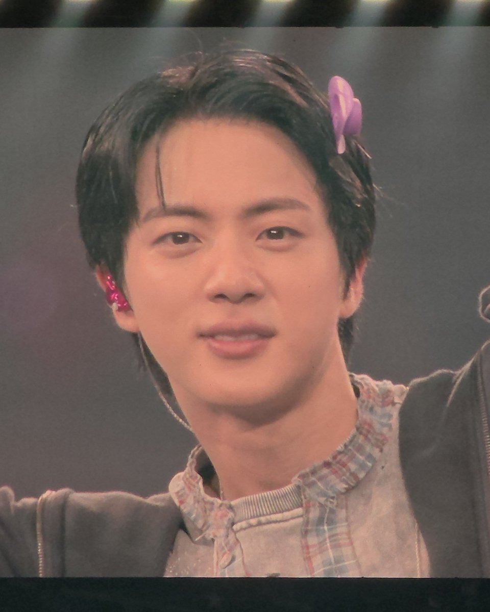 seokjinfile's tweet photo. SEOKJIN AND HIS TINY COWBOY HAT 🤠 https://t.co/djlj9x27dX