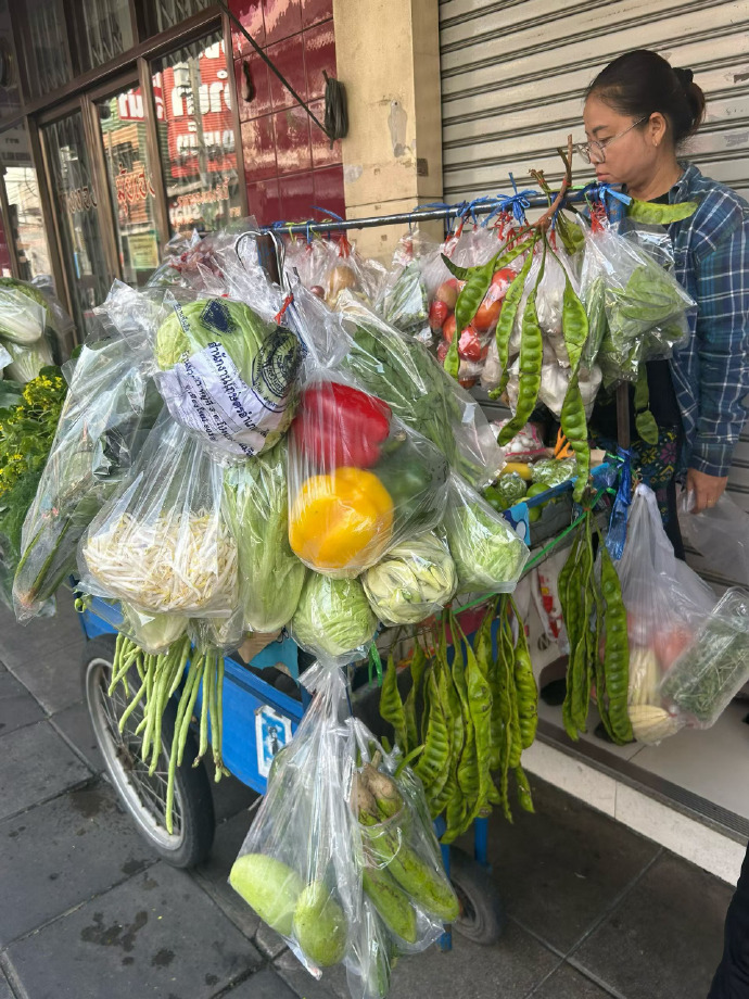 SudipLion's tweet photo. Need fresh, affordable ingredients for tonight’s dinner Grab organic veggies, free-range eggs u0026 whole-grain pasta at our local market—open till 6PM! https://t.co/KoauZv5bQ5