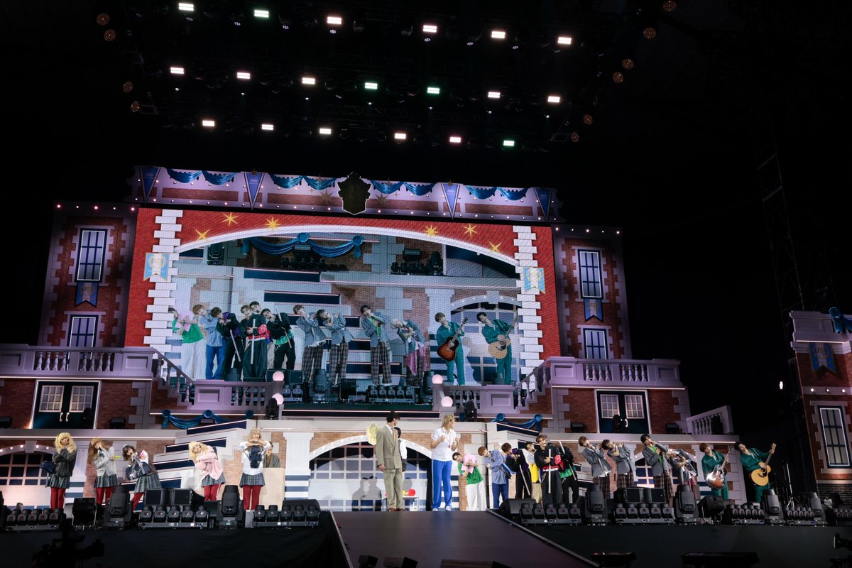 modelpress's tweet photo. 【EBiDAN THE LIVE 2026🦐】

“レジェンド卒業生”DISH//
「エビライ」サプライズ登場に歓声

元PRIZMAX森崎ウィンもVTR出演✨
「僕をよくいじってくるのがカイですね。あ、リョウガもよくいじってくるな（笑）」
https://t.co/qNdMTpprbU

#エビライ https://t.co/2TpjFYPEfA