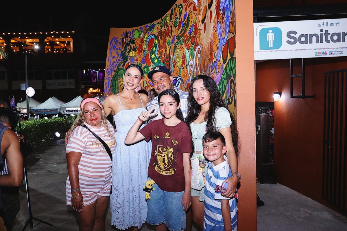 esoyalose's tweet photo. Artista azuetense deja su huella en Zihuatanejo con gran obra

La pesidenta municipal Lizette Tapia Castro encabezó la ceremonia de develación del mural, realizada en el anfiteatro de la cancha municipal, ante una gran asistencia de familias locales. https://t.co/BZpGiuYrrd