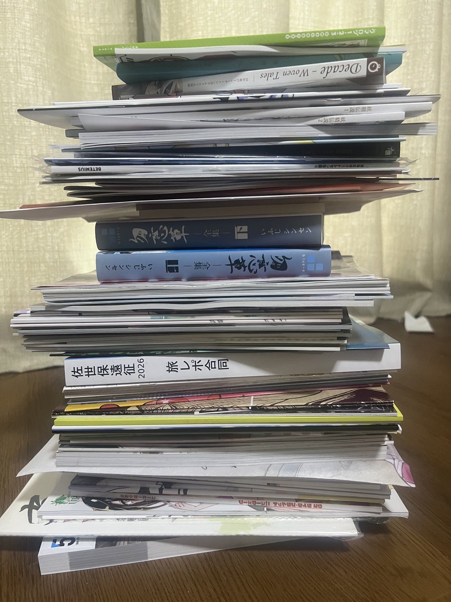 marudekome's tweet photo. 今年のコミケは99冊の本と出会えました
途中これを全て持っている瞬間があり、かなり危機を感じる瞬間もありましたがなんとか生還
1日しか行っていないので例年よりは少し少なく感じるが、その分漏れなく買えたようにも思います https://t.co/IStXSTTBzC