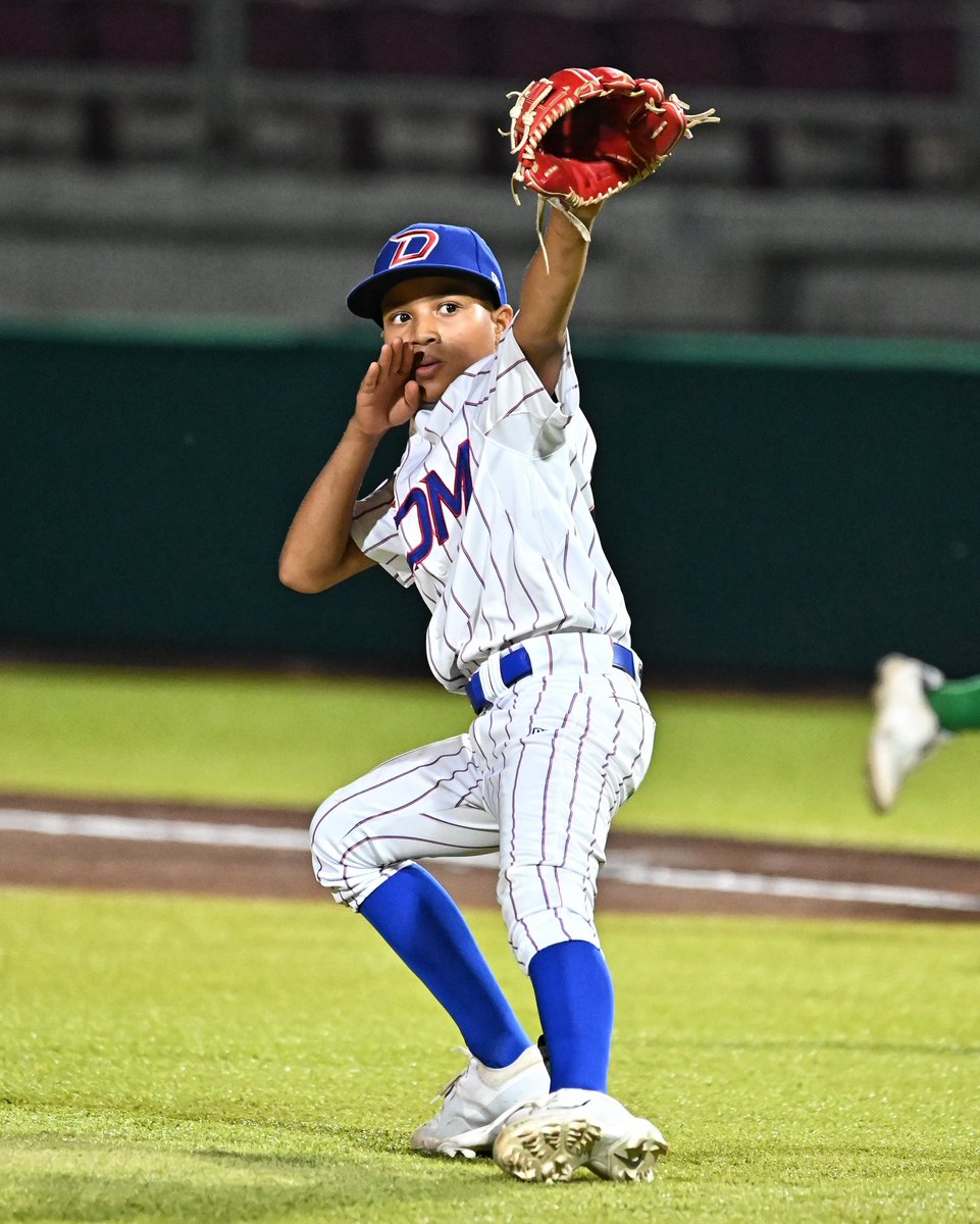 LIDOMRD's tweet photo. Nuestros muchachos dejándolo todo en el terreno y poniéndole el corazón en cada jugada. 🇩🇴❤️⚾️
#SDCKids #LIDOM https://t.co/7fbNhDZpJt
