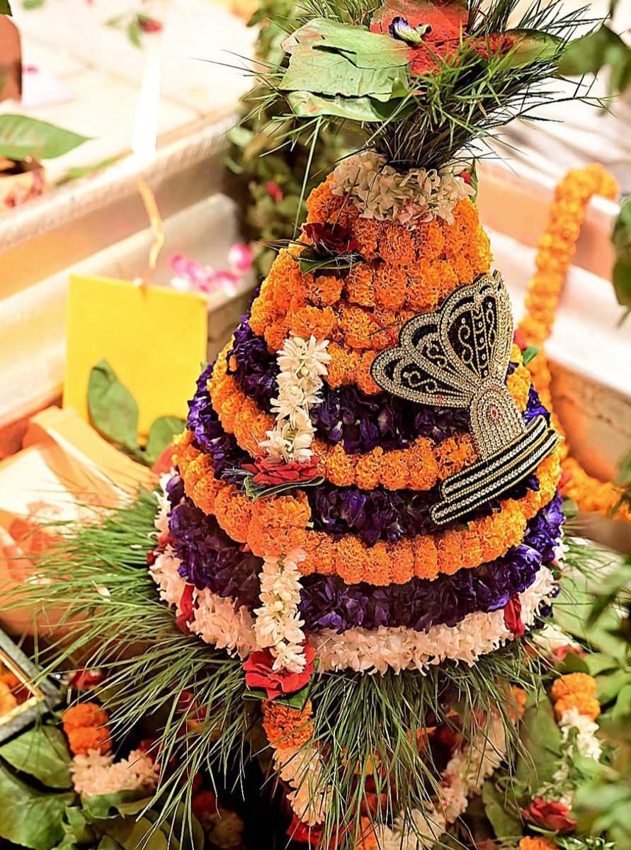 12Jyotirling's tweet photo. श्री काशी विश्वनाथ ज्योतिर्लिंग मंगला आरती श्रृंगार | 17.08.2026

Shri Kashi Vishwanath Jyotirlinga Mangala Aarti Shringar | 17.08.2026 https://t.co/Sjt55ylvQd