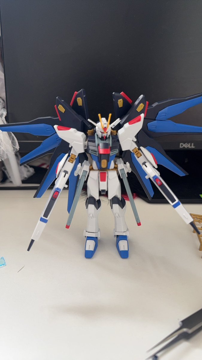 asuyuu5449's tweet photo. 素組み1時間半
塗装無くてこのかっこよさ🥰

やっぱストフリよ https://t.co/3nEEsq1hgI