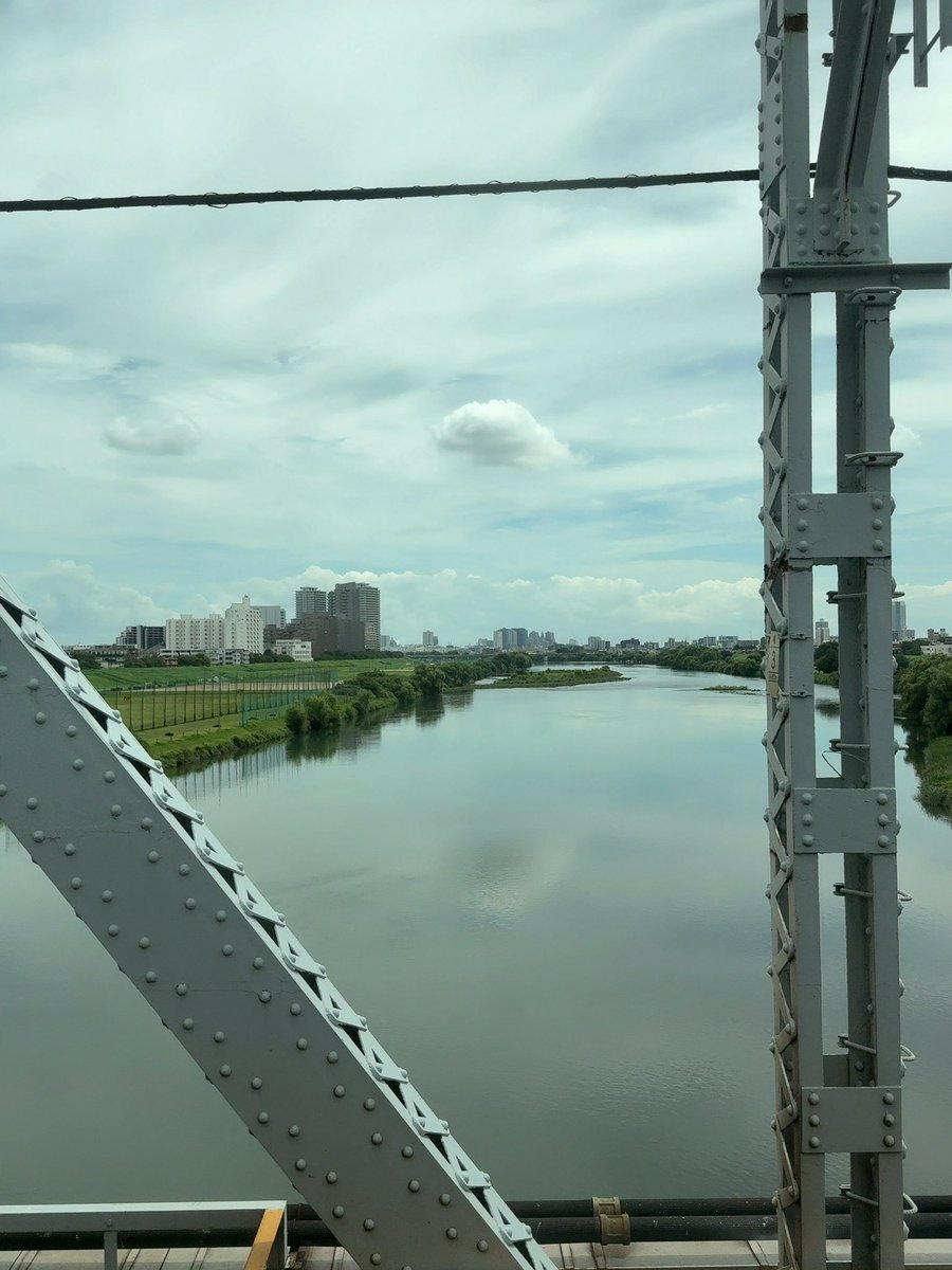 zephyr3fk's tweet photo. 今日の多摩川
#多摩川
#東急武蔵小杉駅ー東急��摩川駅
#JR武蔵小杉駅ー西大井駅
#空
#東急目黒線
#総武•横須賀線
#総武•横須賀線快速
#晴れ https://t.co/VYQEnw5URE