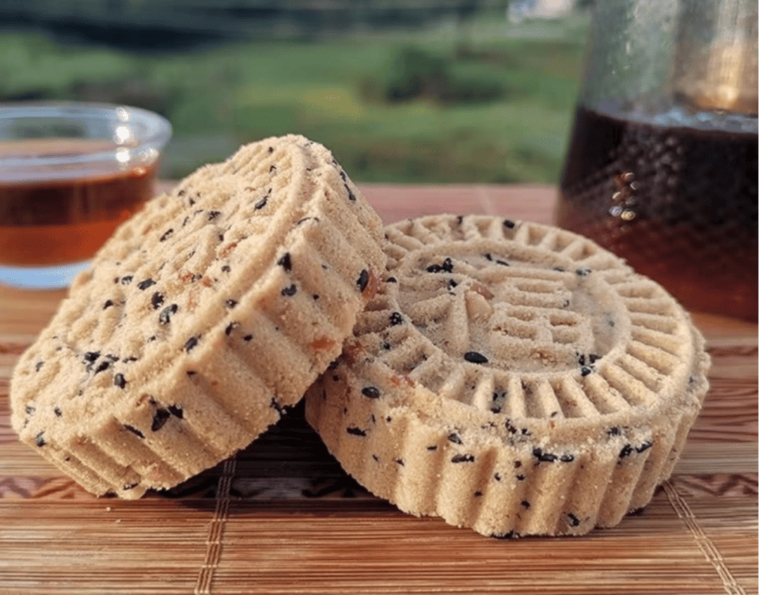 pornfa_ice's tweet photo. Crack open this crispy rice cracker with me  Crunchy, savory, and perfect for sharing—who wants a bite https://t.co/2mjlon2UZJ