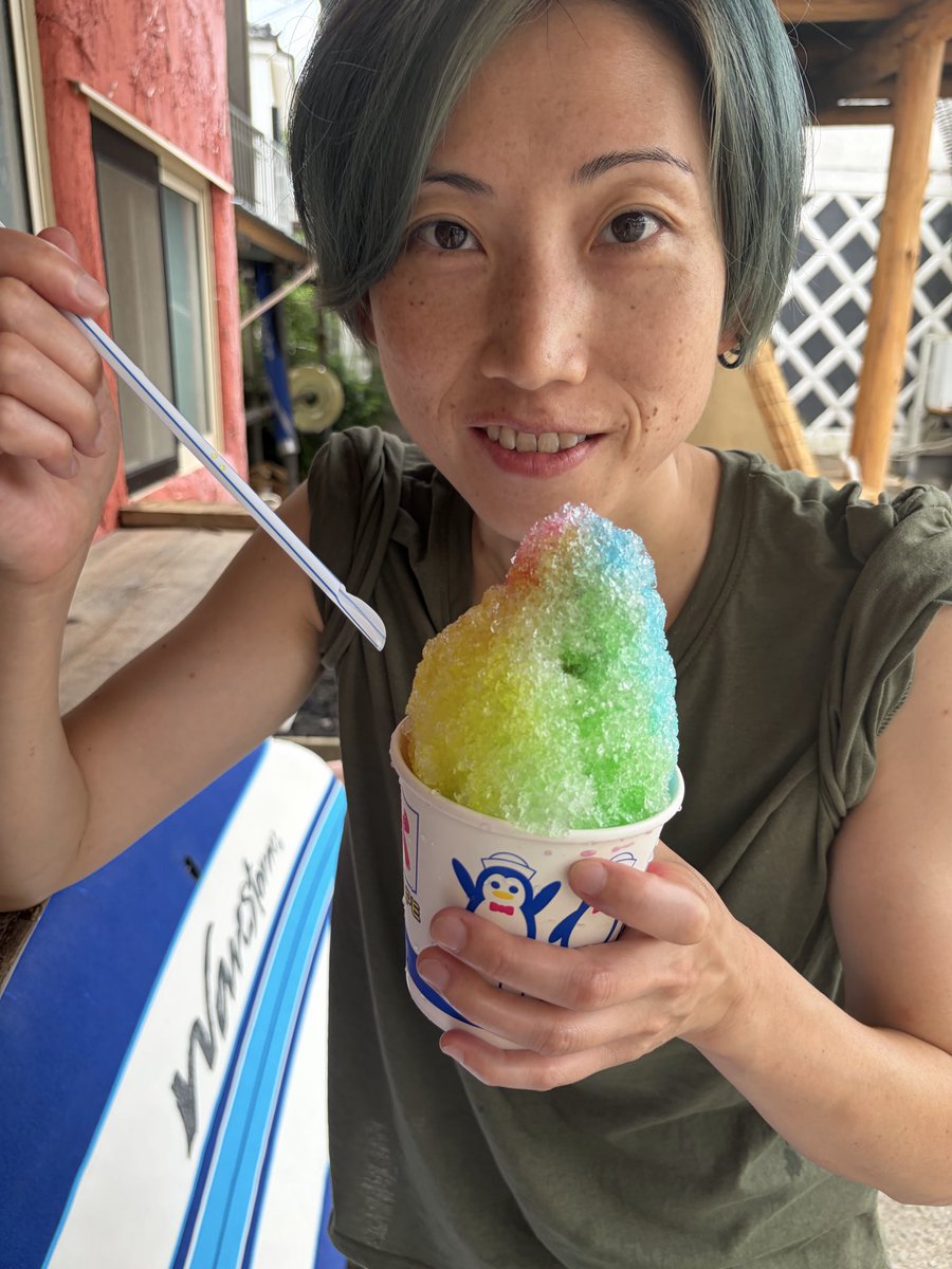 mayumi008's tweet photo. 海の家ぼろんじ
今日までカキ氷と子浦コーラはやってるよ
子浦の山の実山椒が入った特製クラフトコーラ
おすすめ！！
打ち上げ用に薪窯も火入れするから
運が良ければ夕方頃にピッツァもあるかも…
●海の家ぼろんじ
子浦海水浴場すぐそば
11:00-16:00
#カキ氷
#クラフトコーラ
#南伊豆
#子浦海水浴場 https://t.co/qTgnWkjFlD