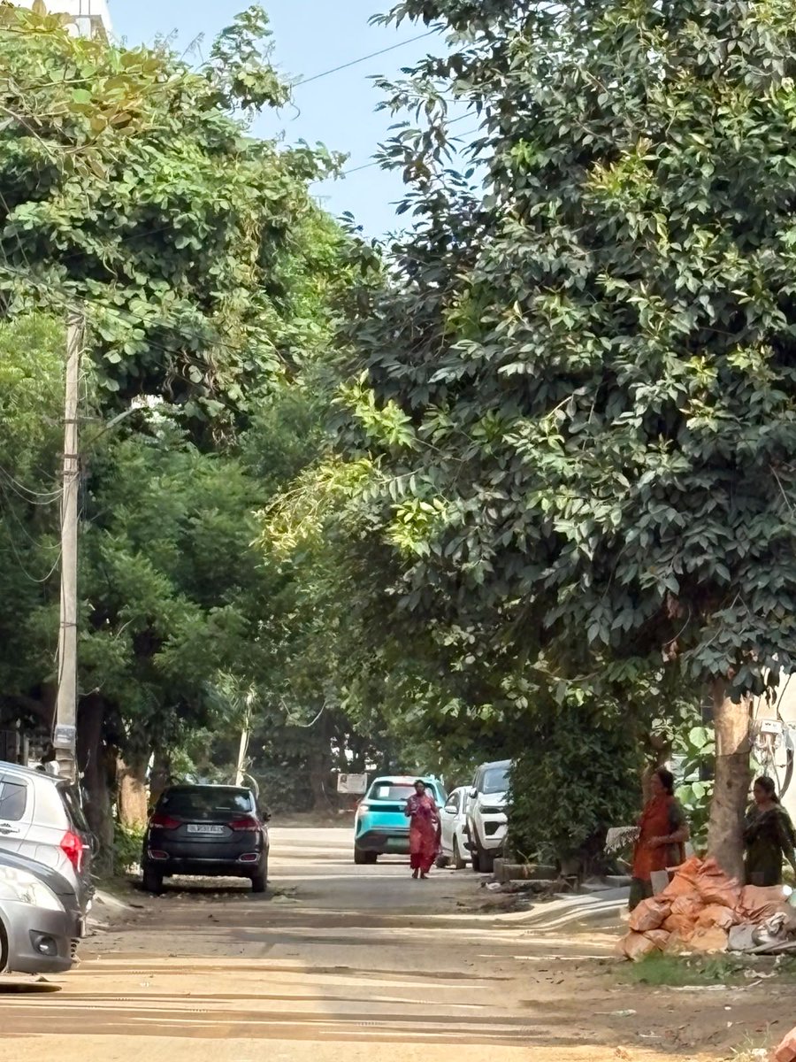 Shrutieaa's tweet photo. @in_greensm hi there! Being late to board the cab was on me, and I completely understand if the driver wanted to refuse the ride. That’s fair. But what is NOT fair is deliberately refusing to cancel the ride and leaving me stuck.

The driver was standing downstairs outside my house the entire time, yet he didn’t cancel the ride. Since the ride was still active on my app, I couldn’t book another cab. I had to wait during busy office hours and eventually book an Uber just to leave.

You are no one to “punish” a customer for being late. If you don’t want to take the ride, simply cancel it. Deliberately keeping the ride active and making the customer wait is extremely unprofessional and outrageous.

@in_greensm please look into this and make sure your drivers understand that customers deserve basic courtesy and professionalism. There have already been far too many such incidents reported across India.

#GreenSM #CustomerService #CustomerExperience #CabService #RideHailing #India