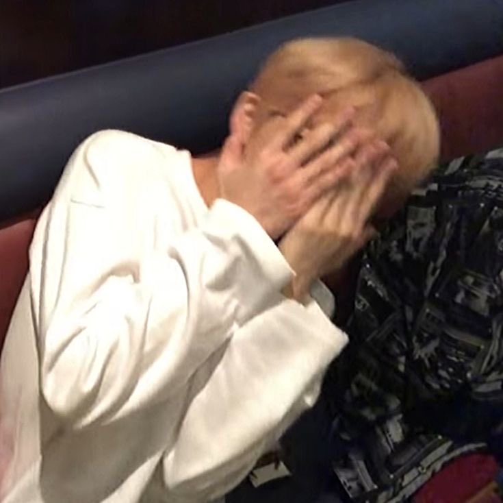 jongkey_krisho's tweet photo. Too. Busy. Writing. Yuwin…. https://t.co/ELhdi4XZIN