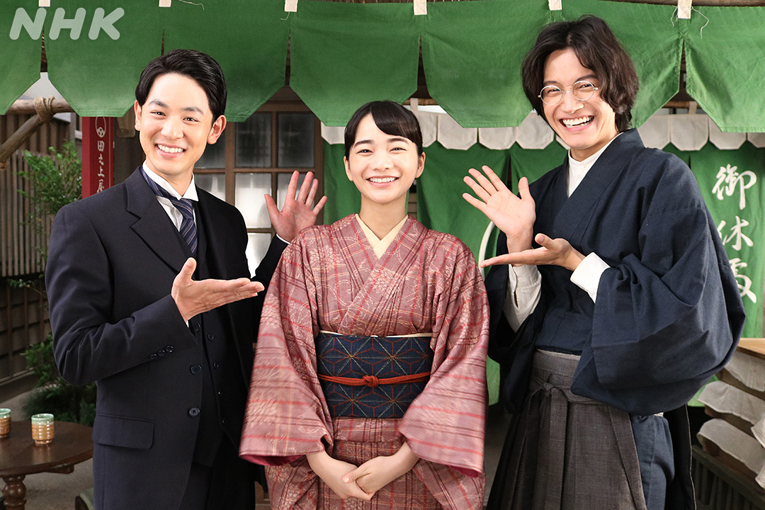 asadora_nhk's tweet photo. 三角関係の３人を撮影後に📸
見上愛さんをはさんで、ライバルを演じる佐野晶哉さんと小林虎之介さん。

放送を見逃した方は、午後０：４５から再放送です。

👇喝を入れられたシマケン
https://t.co/zDOavIPOrC［見逃し配信中］

#朝ドラ #風薫る
#風薫るオフショット https://t.co/d1cjwKXThg